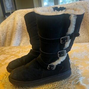 UGG Maddi Black Leather Shearling-Lined Buckle Winter Boots - Zips Sz 6